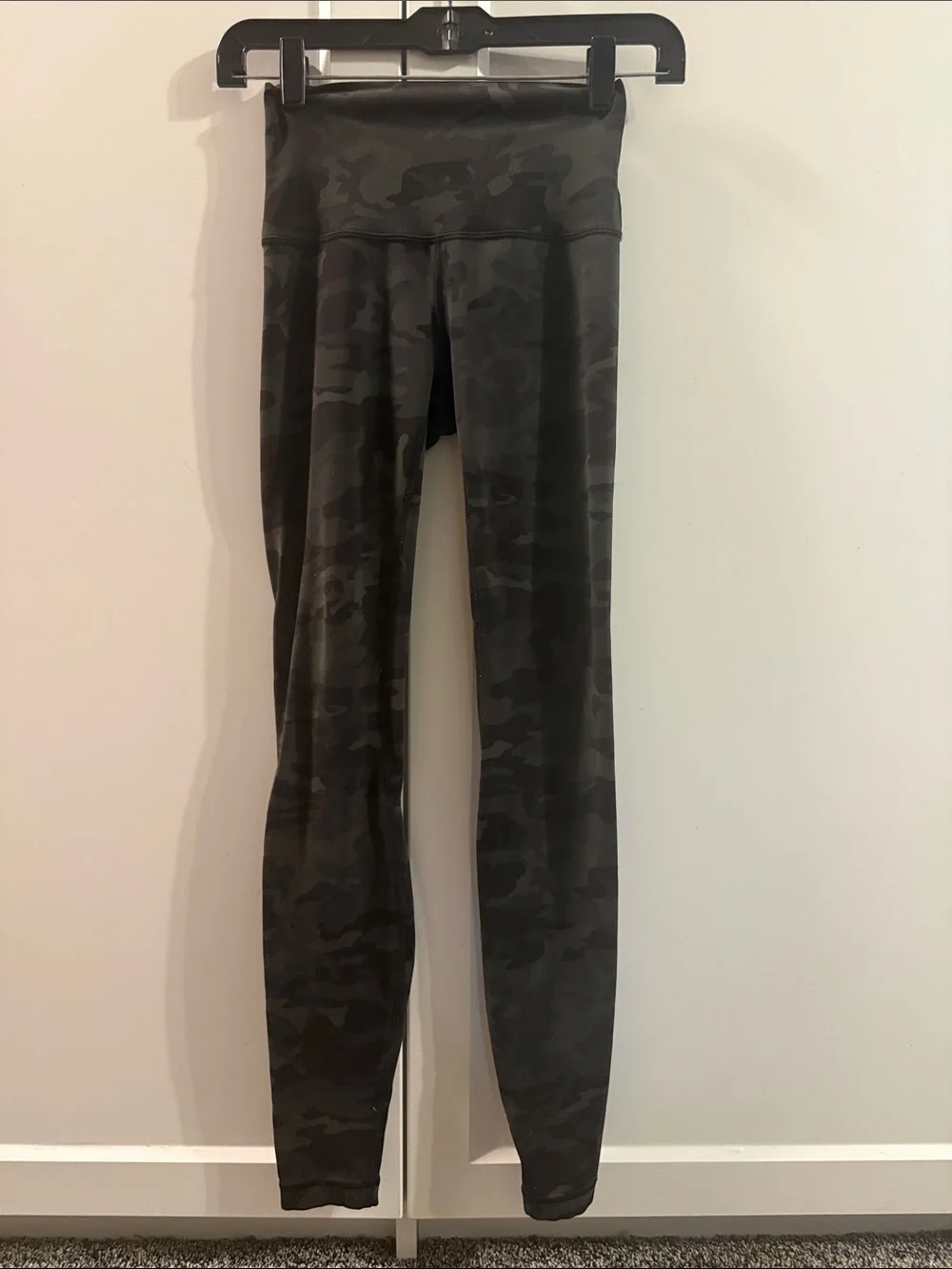 Lululemon Women’s Size 0 High Rise Leggings Black Camo Full Length